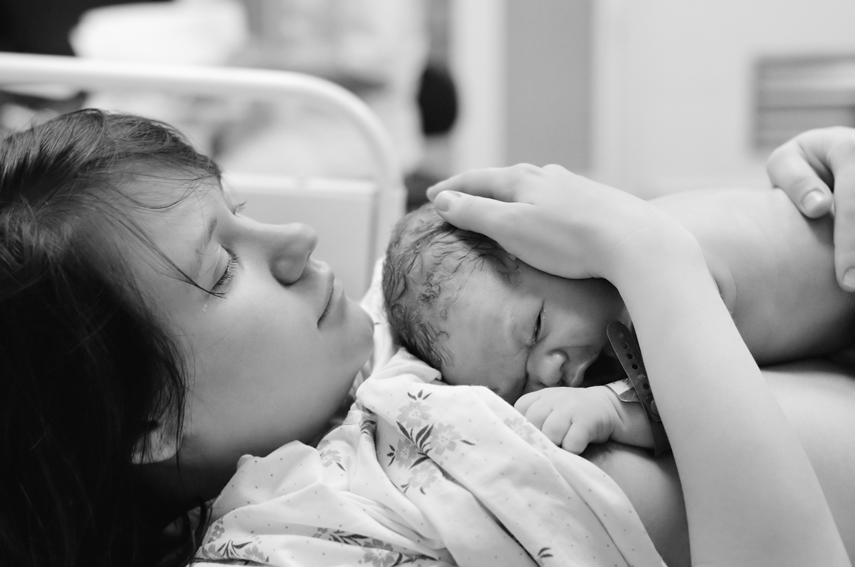 Rutiner på förlossningssjukhusen skiljer sig åt